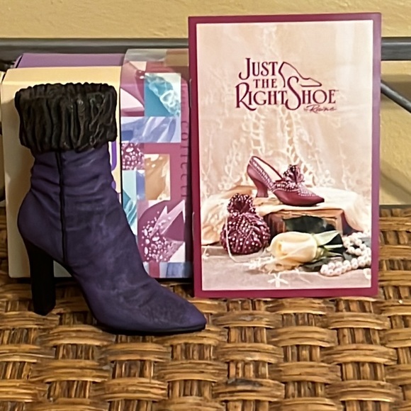 JUST THE RIGHT SHOE PURPLE DREAM BOOT Miniature Raine 1999 New in Box - Picture 1 of 8